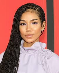 How tall is Jhene Aiko?